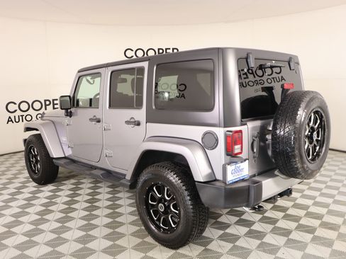 Used 2015 Jeep Wrangler Unlimited Sahara w/ Connectivity Group image 20