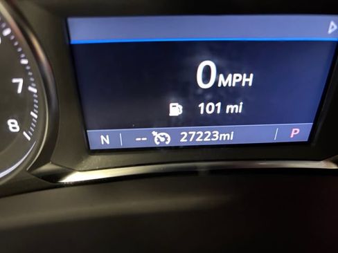 Used 2024 GMC Terrain SLT AWD/4WD image 18