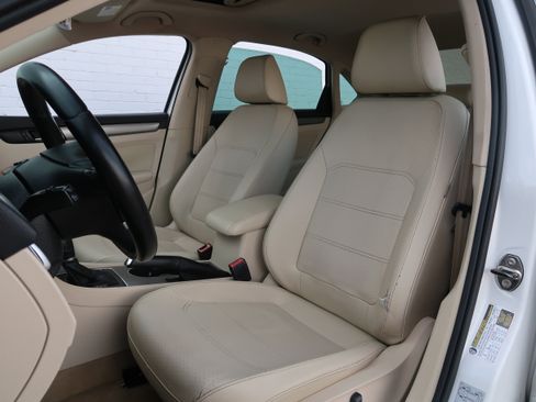 Used 2014 Volkswagen Passat TDI SE image 12