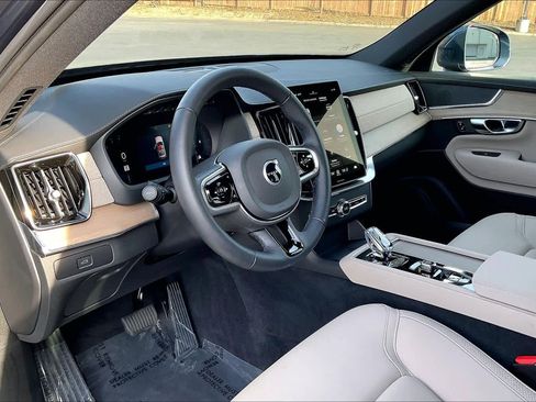 Used 2025 Volvo XC90 B5 Core w/ Protection Package Premier image 17
