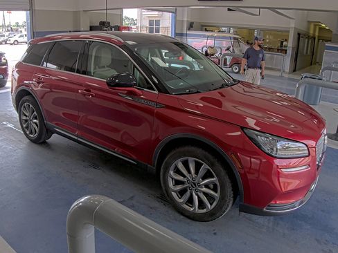 Used 2022 Lincoln Corsair FWD w/ Premium Package image 2