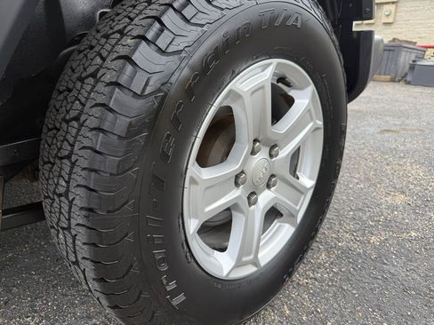 Used 2018 Jeep Wrangler Unlimited Sport S AWD/4WD image 28