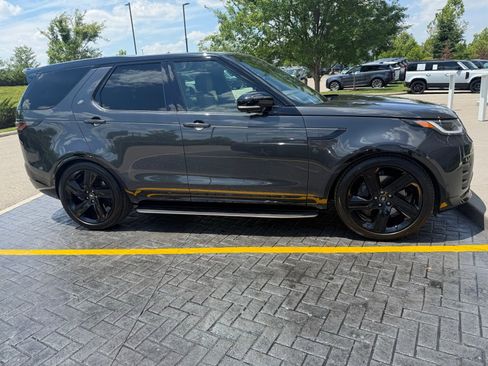 Used 2025 Land Rover Discovery Dynamic SE AWD/4WD image 4