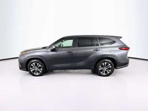 Used 2023 Toyota Highlander XLE FWD image 18
