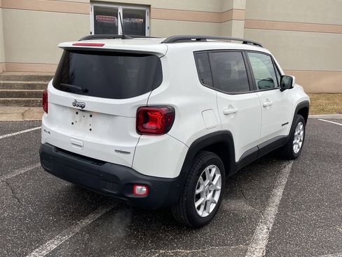 Used 2021 Jeep Renegade Latitude w/ Luxury Group I image 3