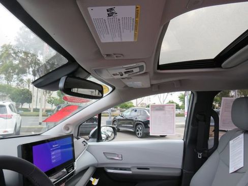 Certified 2026 Toyota Sienna XLE image 38