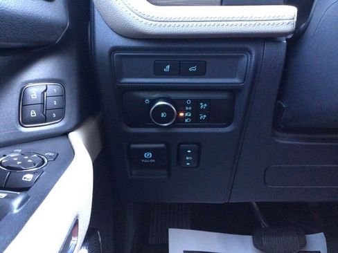 Used 2024 Ford Expedition Limited RWD image 11