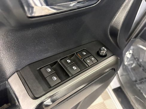 Used 2019 Toyota Tacoma TRD Sport w/ Technology Package AWD/4WD image 13