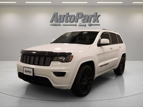 Used 2020 Jeep Grand Cherokee Altitude AWD/4WD image 3