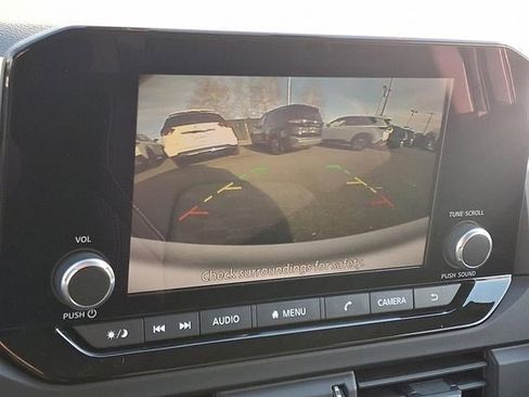 Used 2025 Nissan Pathfinder S image 19