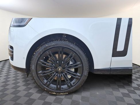 New 2025 Land Rover Range Rover SE image 2