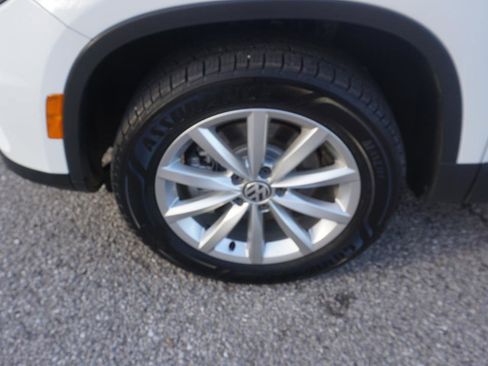 Used 2017 Volkswagen Tiguan Wolfsburg Edition FWD image 8
