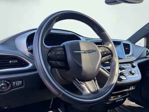 Used 2020 Chrysler Pacifica Limited FWD image 48