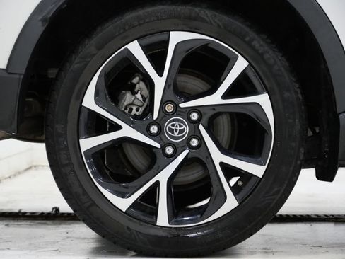 Used 2019 Toyota C-HR Limited FWD image 9