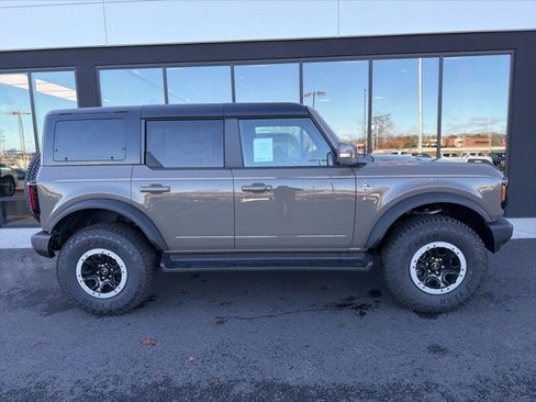 New 2025 Ford Bronco Outer Banks w/ Sasquatch Package image 2