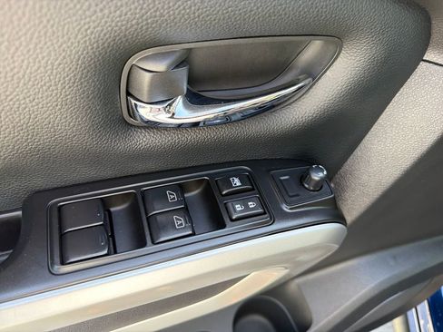 Used 2024 Nissan Titan SV w/ SV Convenience Package image 18