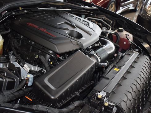 Used 2022 Alfa Romeo Giulia Veloce image 35