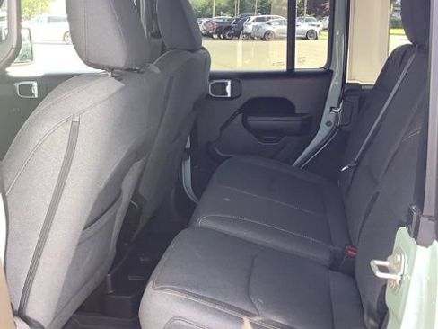 Certified 2024 Jeep Wrangler Unlimited AWD/4WD image 19