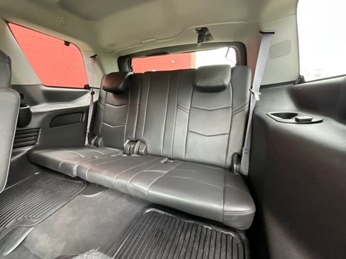 Used 2017 Cadillac Escalade Luxury AWD/4WD image 13