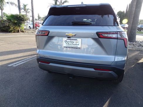 Used 2025 Chevrolet Equinox LT w/ Safety and Technology Package image 3