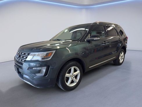 Used 2016 Ford Explorer XLT w/ Equipment Group 202A AWD/4WD image 3