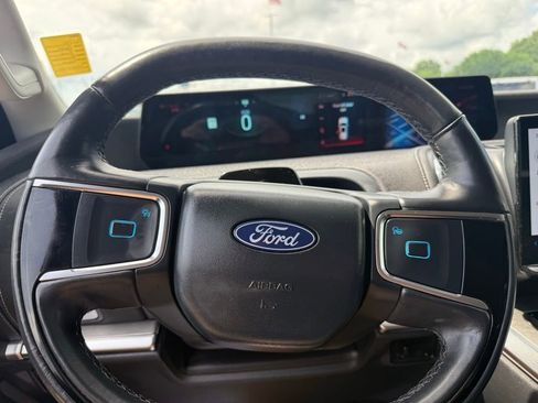 Used 2025 Ford Expedition Platinum AWD/4WD image 11