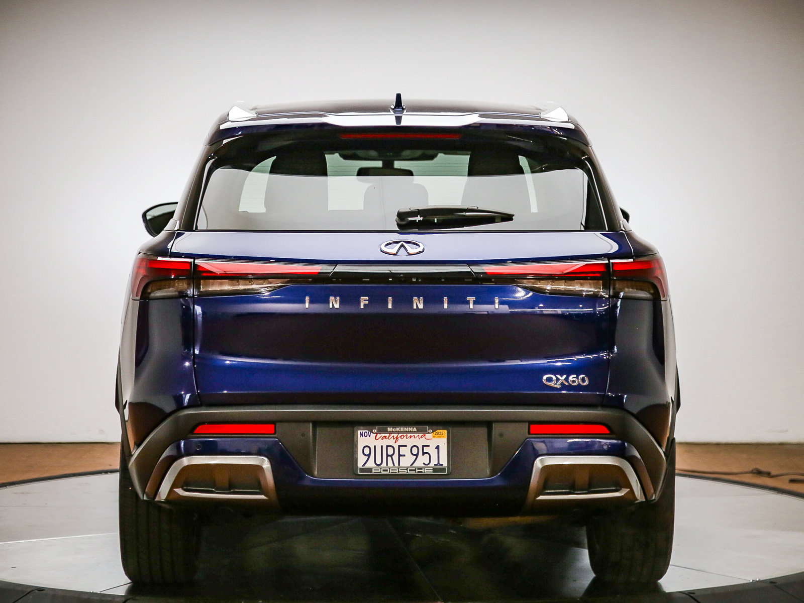 Used 2022 INFINITI QX60 Luxe w/ Cargo Package FWD image 3