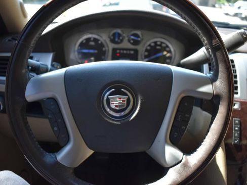 Used 2011 Cadillac Escalade Premium AWD/4WD image 21