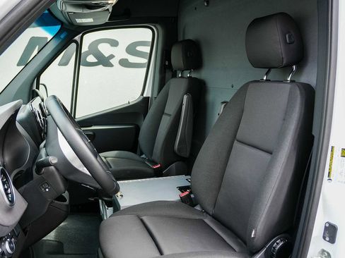 Used 2024 Mercedes-Benz eSprinter 170 Cargo image 15