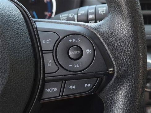 Used 2025 Toyota RAV4 XLE AWD/4WD image 11