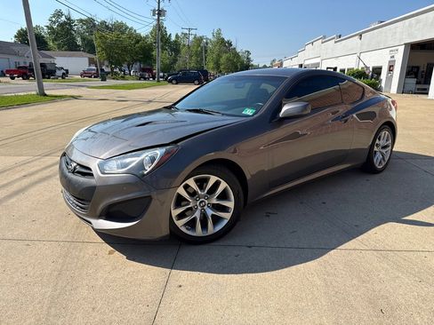 Used 2013 Hyundai Genesis 2.0T RWD image 1
