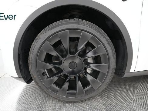 Used 2023 Tesla Model Y Long Range AWD/4WD image 18