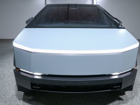 Used 2024 Tesla Cybertruck AWD Crew Cab image 4