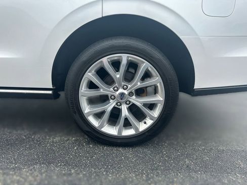 Used 2019 Ford Expedition Limited w/ Equipment Group 302A AWD/4WD image 18