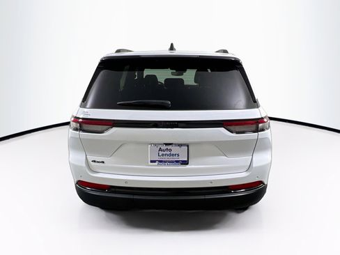 Used 2023 Jeep Grand Cherokee Altitude AWD/4WD image 6