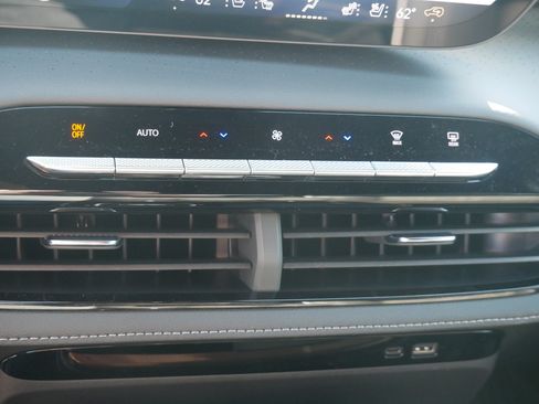 New 2026 Buick Enclave Avenir w/ Super Cruise Package AWD/4WD image 8
