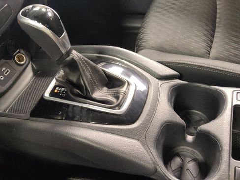 Used 2019 Nissan Rogue SV image 26