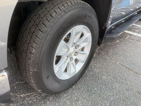 Used 2022 Chevrolet Silverado 1500 LT AWD/4WD image 9