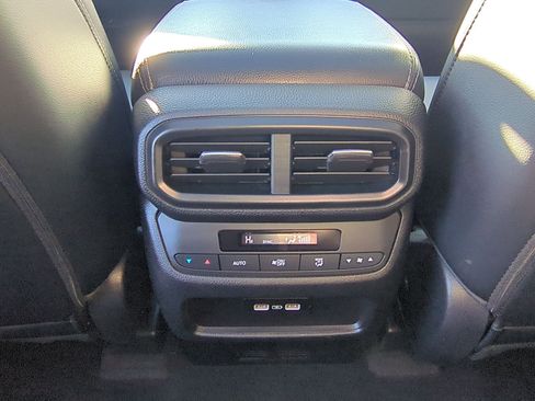 Used 2023 Honda Pilot Touring image 31