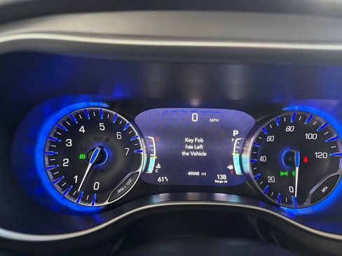 Used 2024 Chrysler Pacifica Touring-L FWD image 11