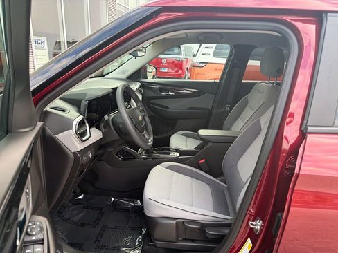 Used 2024 Chevrolet TrailBlazer LT AWD/4WD image 9