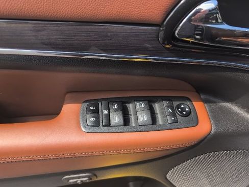 Used 2021 Jeep Grand Cherokee Overland AWD/4WD image 13