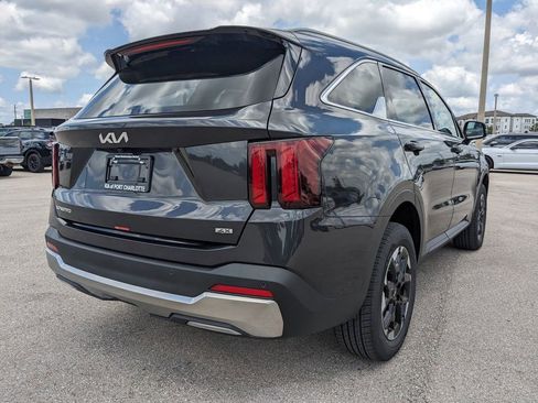 Certified 2025 Kia Sorento S AWD/4WD image 5