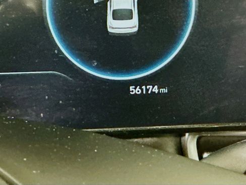 Used 2024 Hyundai Elantra Limited FWD image 19