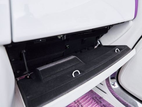 Used 2008 Rolls-Royce Phantom Drophead Coupe image 97