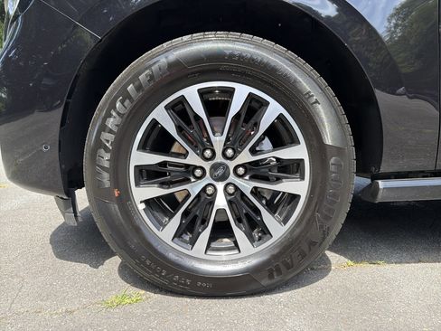 Used 2025 Ford Expedition Max Platinum AWD/4WD image 4