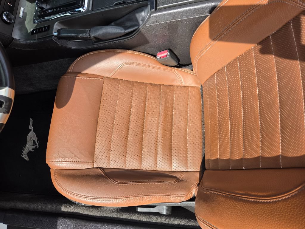 Used 2010 Ford Mustang Convertible RWD image 17