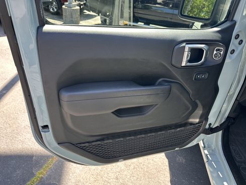 Used 2024 Jeep Wrangler Sport S AWD/4WD image 12