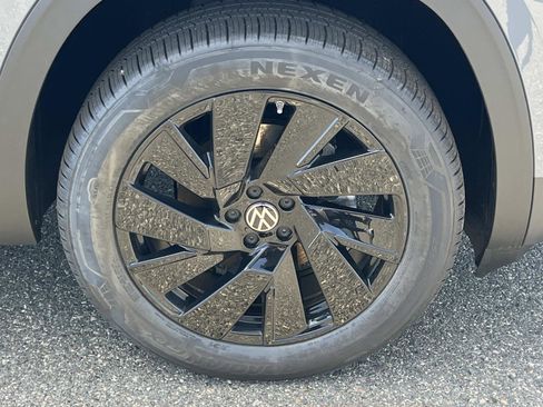 New 2026 Volkswagen Atlas SE FWD image 30