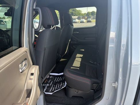 Used 2025 Nissan Frontier PRO-4X AWD/4WD image 15